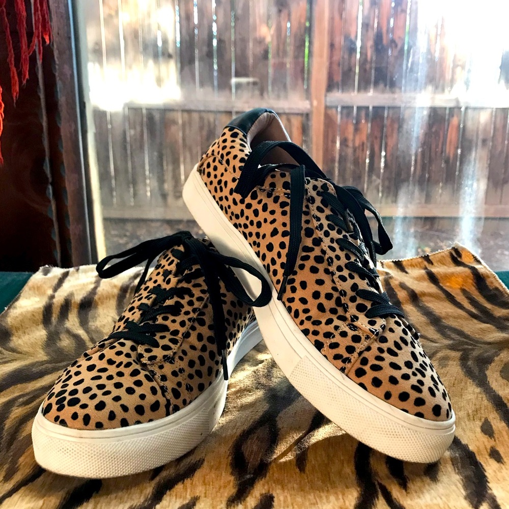 🐆 Animal-print JustFab Sneakers Sz 8.5 🐆
